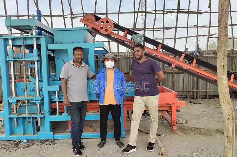 Mesin Batu Bata Beton QT5-20 bekerja di Ethiopia