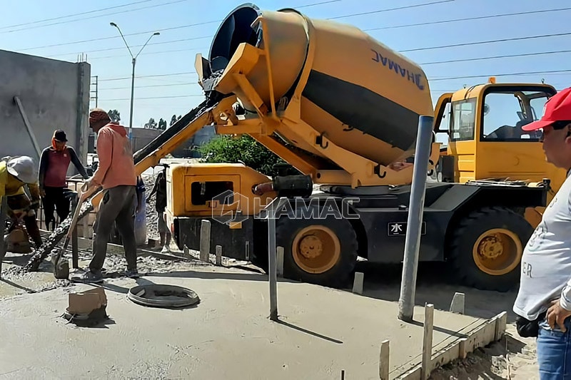 Membuang beton dari drum pencampur