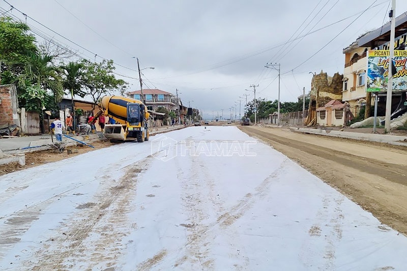 Memuat beton dari drum pencampuran