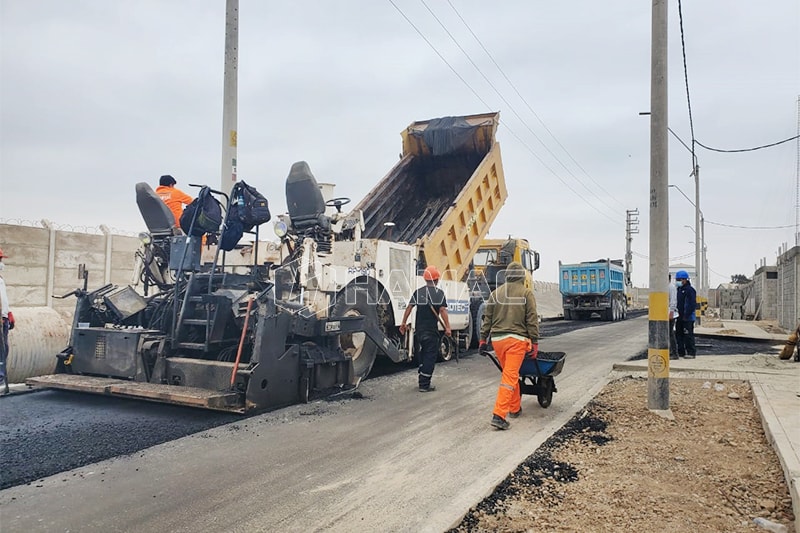 beton aspal panas di lokasi