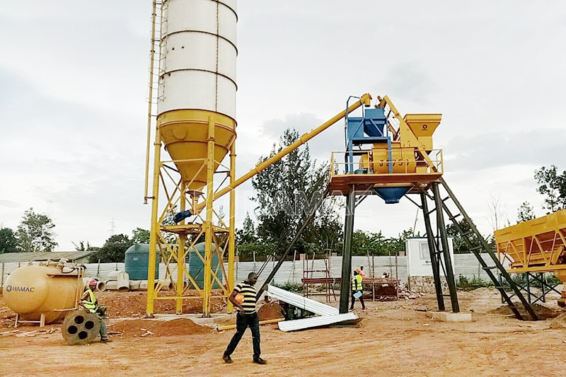 Batching plant beton stasioner HZS35 sedang dipasang