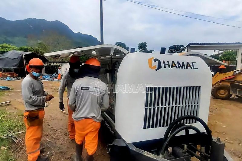 Pompa beton trailer di Peru