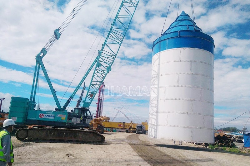 Silo semen 800 ton sedang dipasang