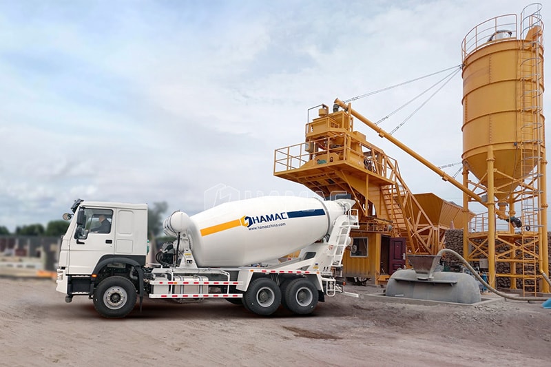 Truk Mixer Beton dengan rangka SHACMAN di Peru