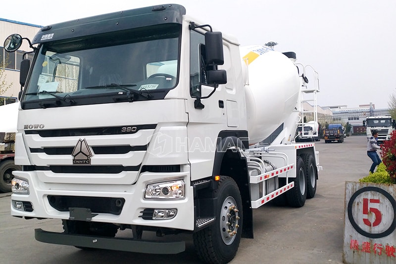 Truk Mixer Beton 10m3 dengan rangka SINOTRUK HOWO