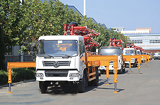 Pompa Beton Boom yang Dipasang di Truk