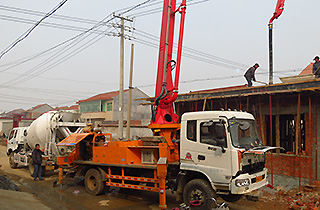 Pompa Beton Boom yang Dipasang di Truk