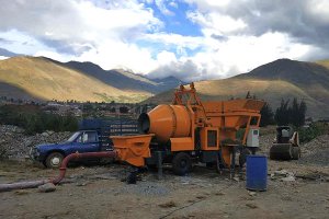 Mixer Beton DHBT15 dengan Pompa di Peru