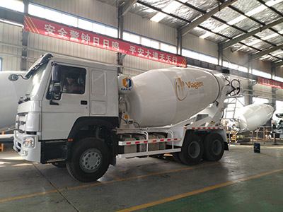 <b>2 unit truk mixer transit 10 m3 dikirim ke Afrika Selatan</b>